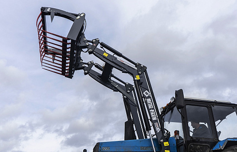 Фронтальный погрузчик Т-229М с джойстиком